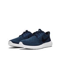 Chaussures de sport bleu marine et blanc Nike