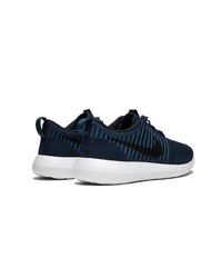 Chaussures de sport bleu marine et blanc Nike