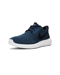 Chaussures de sport bleu marine et blanc Nike