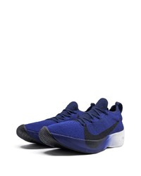 Chaussures de sport bleu marine et blanc Nike