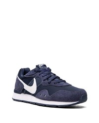 Chaussures de sport bleu marine et blanc Nike