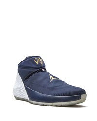 Chaussures de sport bleu marine et blanc Jordan