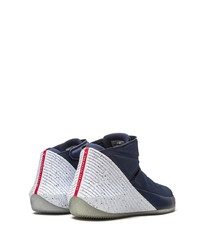 Chaussures de sport bleu marine et blanc Jordan