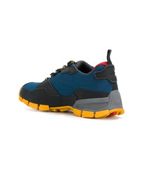 Chaussures de sport bleu marine Prada