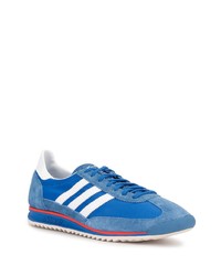 Chaussures de sport bleues adidas