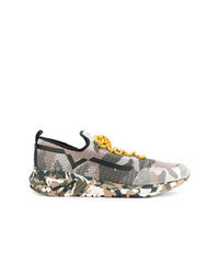 Chaussures de sport camouflage grises