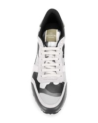 Chaussures de sport camouflage grises Valentino