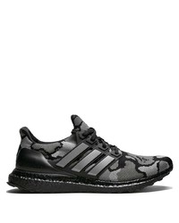 Chaussures de sport camouflage noires adidas