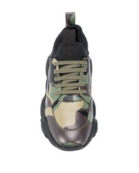 Chaussures de sport camouflage olive Moschino