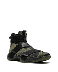 Chaussures de sport camouflage olive Nike