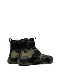 Chaussures de sport camouflage olive Nike