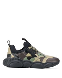 Chaussures de sport camouflage olive Moschino