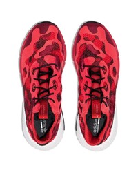 Chaussures de sport camouflage rouges adidas