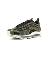 Chaussures de sport camouflage vertes Nike