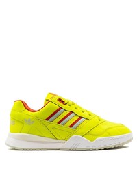 Chaussures de sport chartreuses adidas