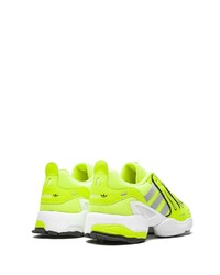 Chaussures de sport chartreuses adidas