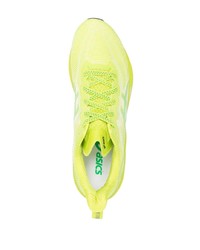 Chaussures de sport chartreuses Asics