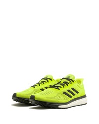 Chaussures de sport chartreuses adidas