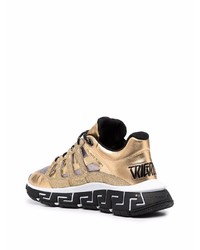 Chaussures de sport dorées Versace