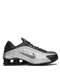 Chaussures de sport en cuir argentées Nike