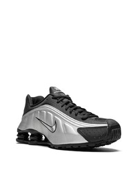Chaussures de sport en cuir argentées Nike