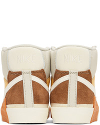 Chaussures de sport en cuir beiges Nike