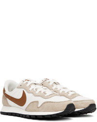 Chaussures de sport en cuir beiges Nike