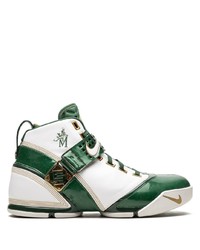 Chaussures de sport en cuir blanc et vert Nike