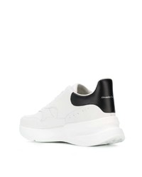 Chaussures de sport en cuir blanches et noires Alexander McQueen