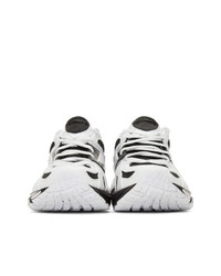 Chaussures de sport en cuir blanches et noires Vetements
