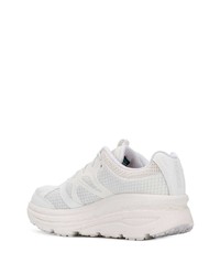 Chaussures de sport en cuir blanches Hoka One One