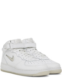 Chaussures de sport en cuir blanches Nike