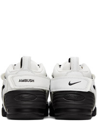 Chaussures de sport en cuir blanches Nike