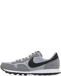 Chaussures de sport en cuir grises Nike