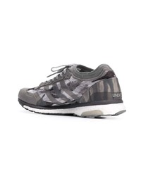 Chaussures de sport en cuir imprimées grises adidas