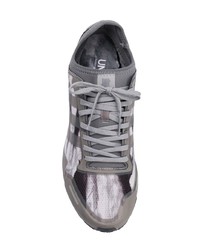 Chaussures de sport en cuir imprimées grises adidas