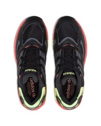 Chaussures de sport en cuir imprimées noires adidas