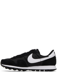 Chaussures de sport en cuir noires et blanches Nike