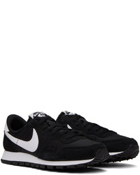 Chaussures de sport en cuir noires et blanches Nike