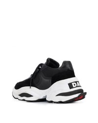 Chaussures de sport en cuir noires et blanches DSQUARED2