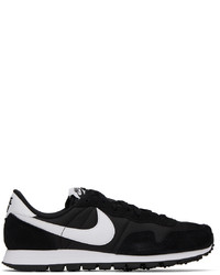 Chaussures de sport en cuir noires et blanches Nike
