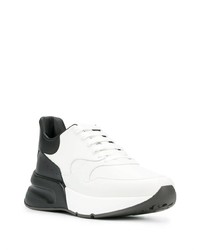 Chaussures de sport en cuir noires et blanches Alexander McQueen