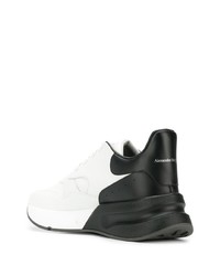 Chaussures de sport en cuir noires et blanches Alexander McQueen