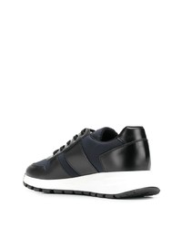 Chaussures de sport en cuir noires Prada