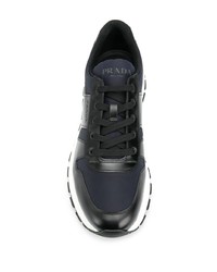 Chaussures de sport en cuir noires Prada