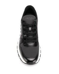 Chaussures de sport en cuir noires Prada