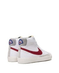 Chaussures de sport en daim blanches Nike