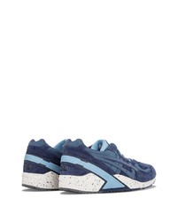 Chaussures de sport en daim bleu marine Asics