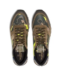 Chaussures de sport en daim camouflage olive Valentino