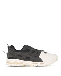 Chaussures de sport en daim gris foncé Asics